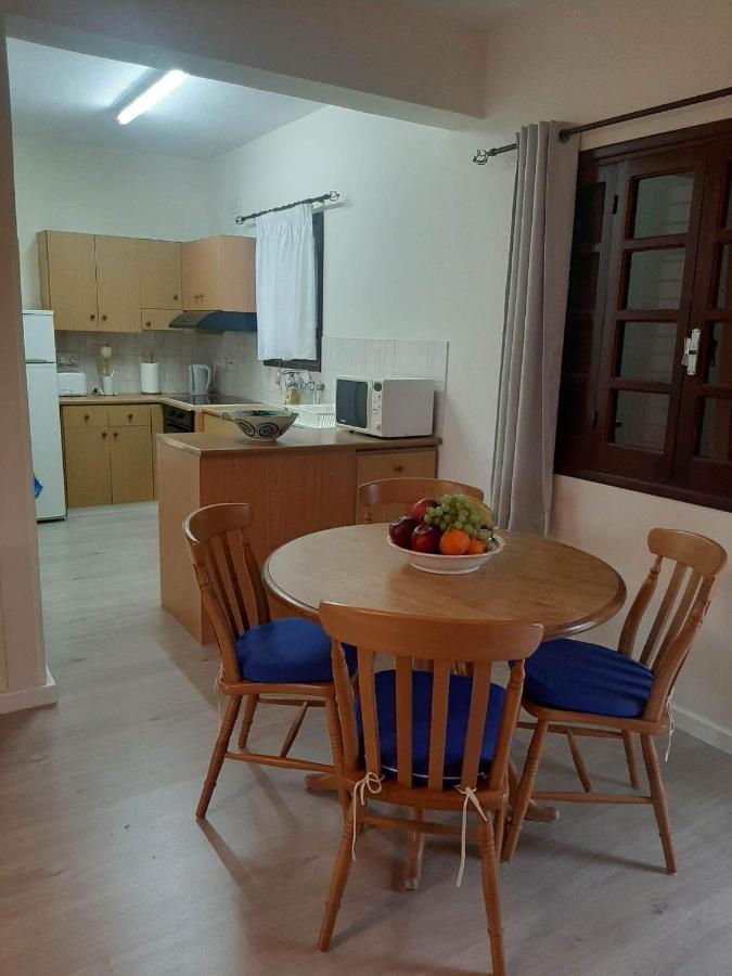 Klimataria B2 Apartment Pissouri Bagian luar foto