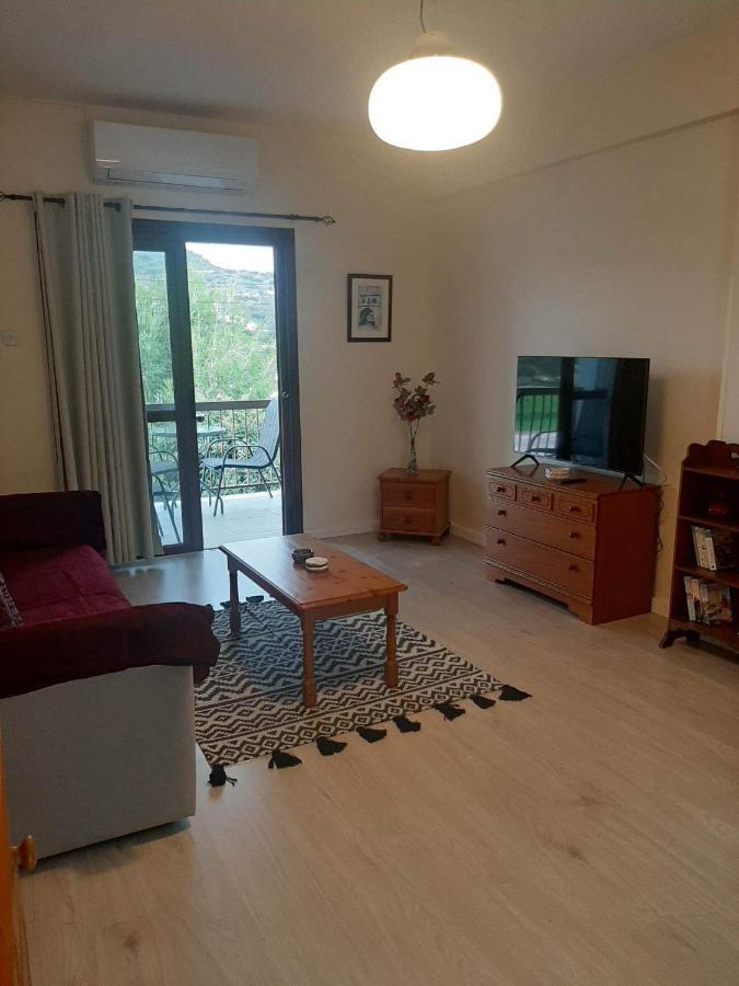 Klimataria B2 Apartment Pissouri Bagian luar foto